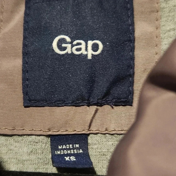 GAP Puffer Vest – XS – Mocha Brown - Picture 3 of 5